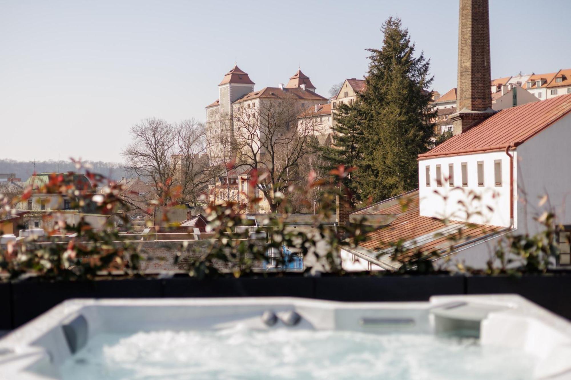 Aparthotel Na Klenici Mladá Boleslav Exteriör bild